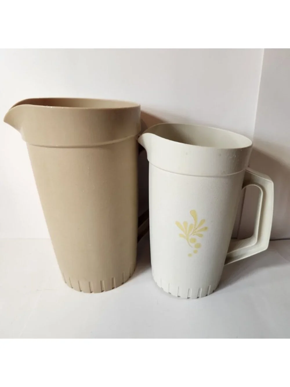 Vintage Tupperware Pitcher Set Tan and White Floral 800-1 874-7‎ Made in Canada